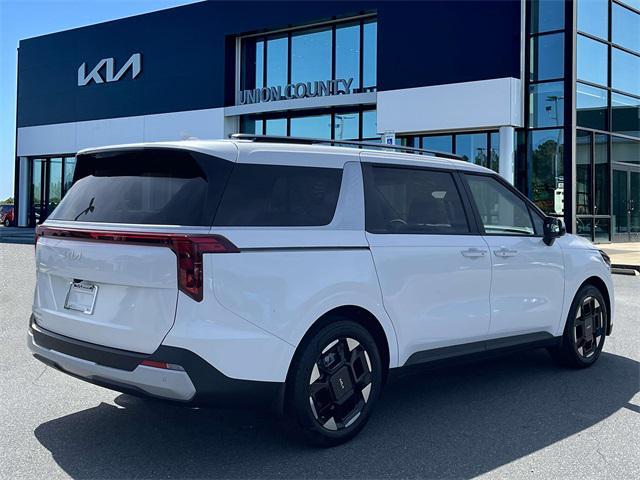 new 2025 Kia Carnival car, priced at $40,695