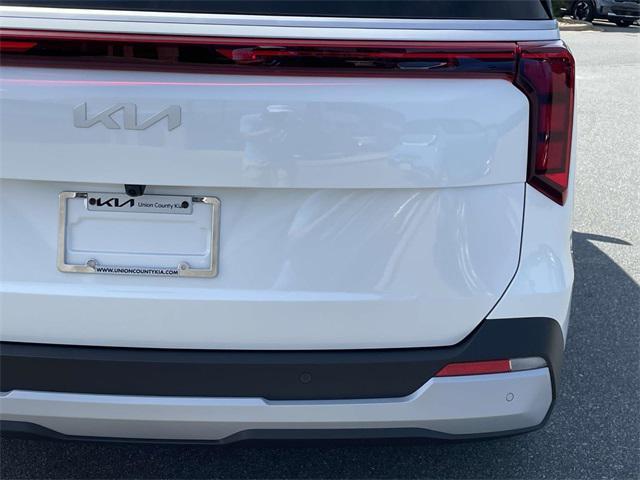 new 2025 Kia Carnival car, priced at $40,695
