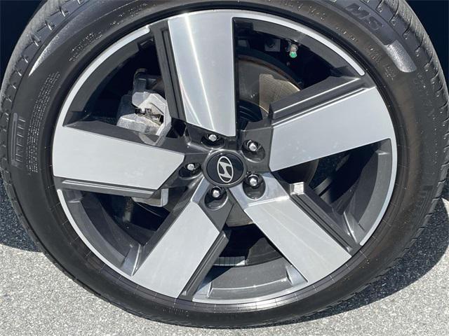 used 2024 Hyundai Santa Fe car, priced at $38,990