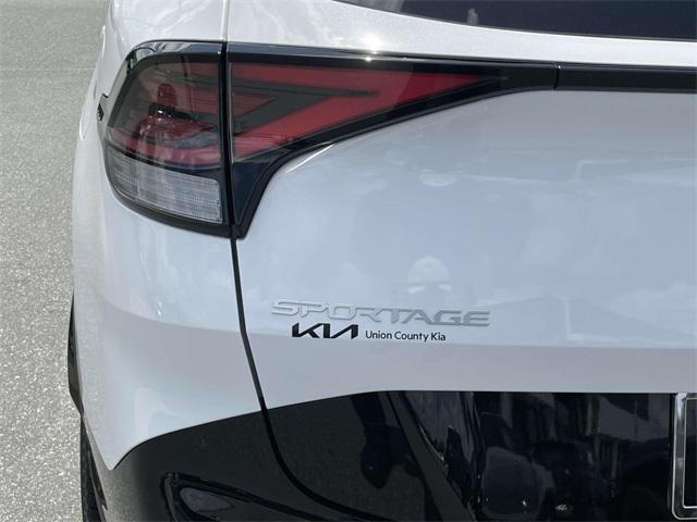 new 2025 Kia Sportage car, priced at $36,319