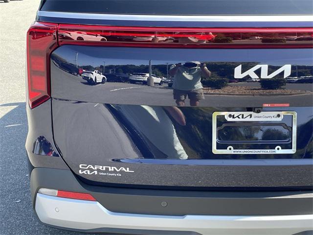 new 2025 Kia Carnival car, priced at $40,610