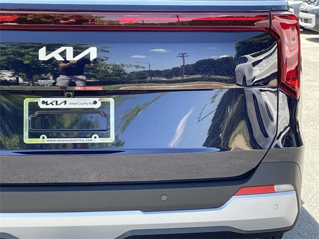 new 2025 Kia Carnival car, priced at $37,910