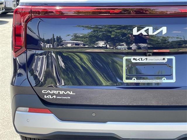 new 2025 Kia Carnival car, priced at $37,910