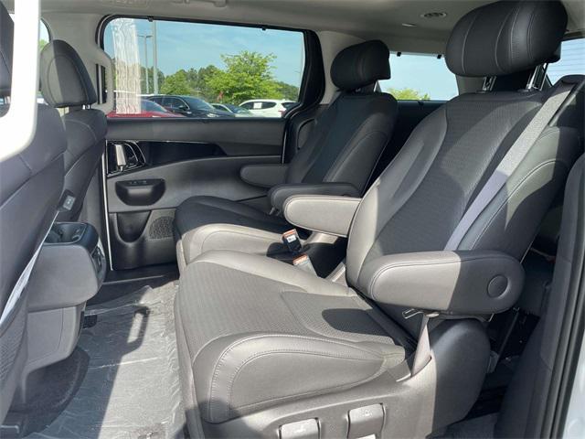 new 2025 Kia Carnival car, priced at $50,964