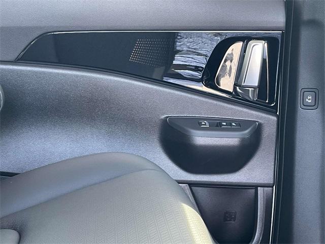 new 2025 Kia Carnival car, priced at $50,964