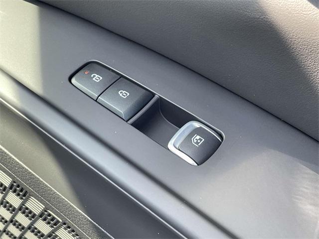 new 2025 Kia Carnival car, priced at $50,964