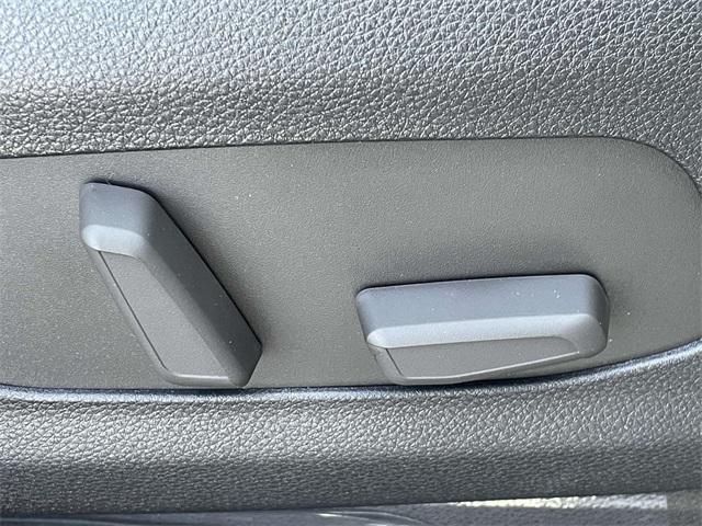 new 2025 Kia Carnival car, priced at $50,964