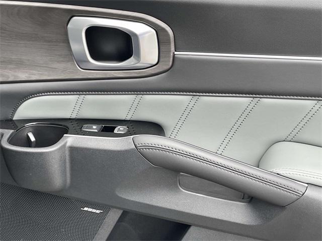 new 2025 Kia Sorento car, priced at $44,176