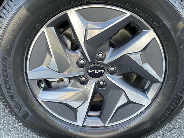 used 2022 Kia Sorento Hybrid car, priced at $26,900