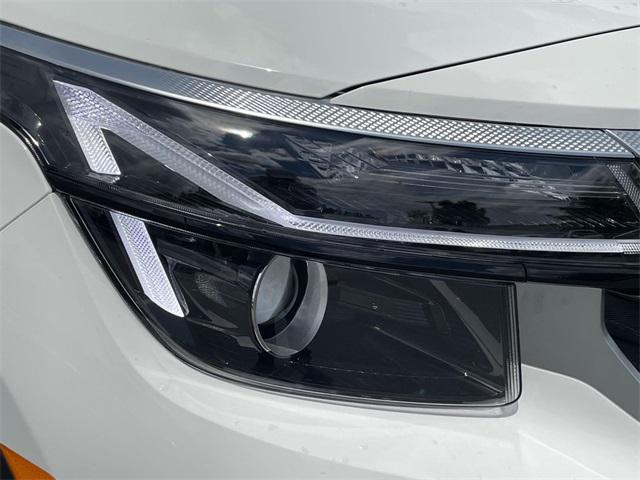 new 2025 Kia Seltos car, priced at $25,858