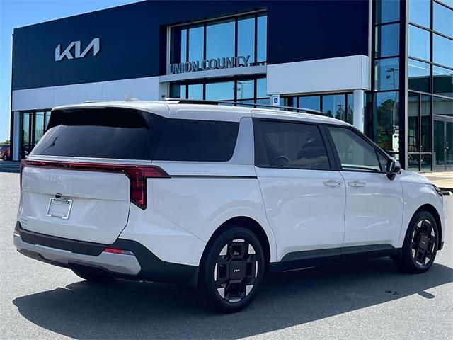 new 2025 Kia Carnival car, priced at $40,670