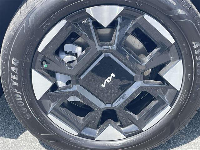 new 2025 Kia Carnival car, priced at $40,670