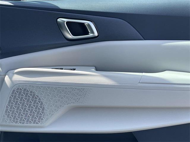 new 2025 Kia Carnival car, priced at $40,670