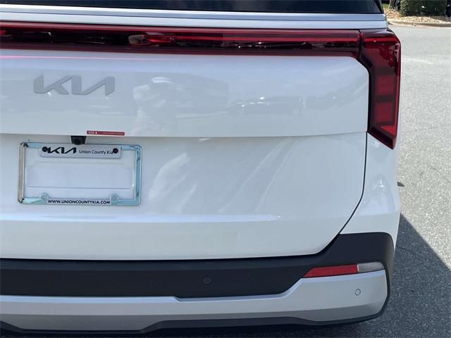 new 2025 Kia Carnival car, priced at $40,670