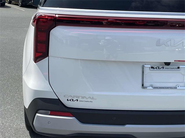 new 2025 Kia Carnival car, priced at $40,670