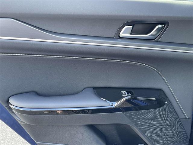 new 2025 Kia K5 car, priced at $27,954