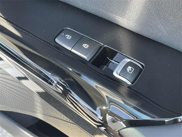 new 2025 Kia K5 car, priced at $27,952