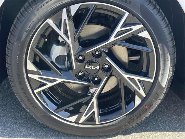 new 2025 Kia K5 car, priced at $27,952