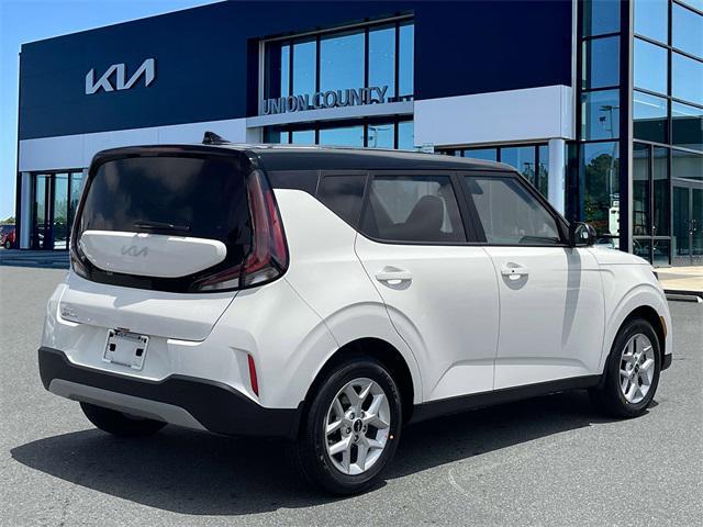 new 2025 Kia Soul car, priced at $24,093
