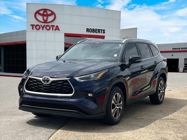 used 2023 Toyota Highlander car, priced at $39,899