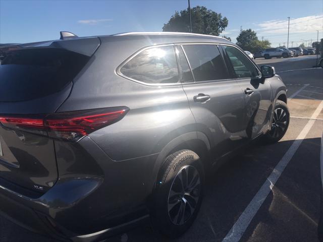 used 2020 Toyota Highlander car, priced at $31,545