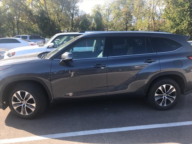 used 2020 Toyota Highlander car, priced at $31,545