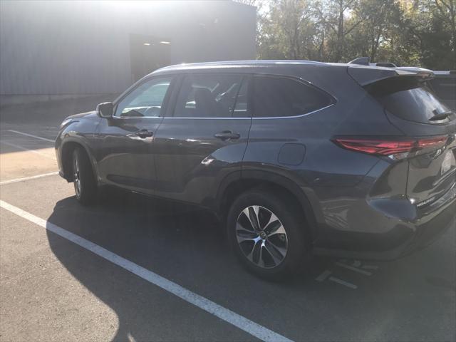 used 2020 Toyota Highlander car, priced at $31,545