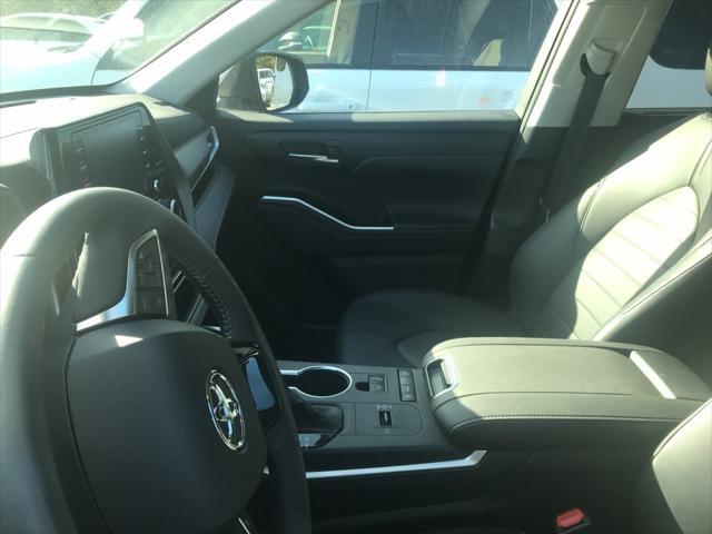 used 2020 Toyota Highlander car, priced at $31,545