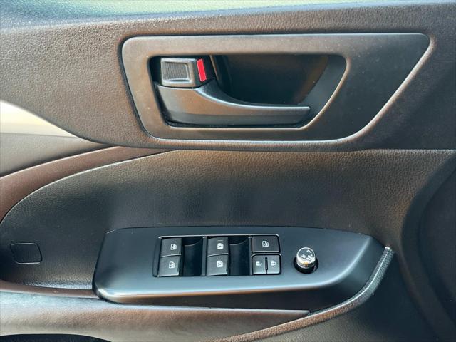 used 2016 Toyota Highlander car, priced at $18,999