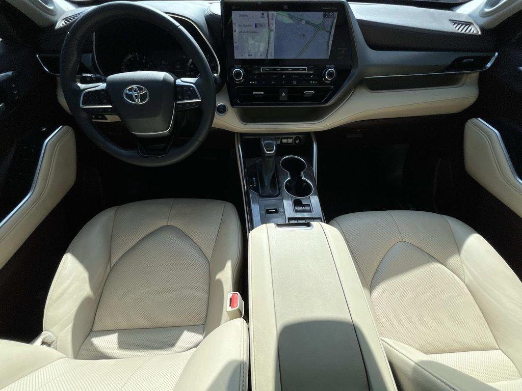 used 2021 Toyota Highlander car, priced at $37,796