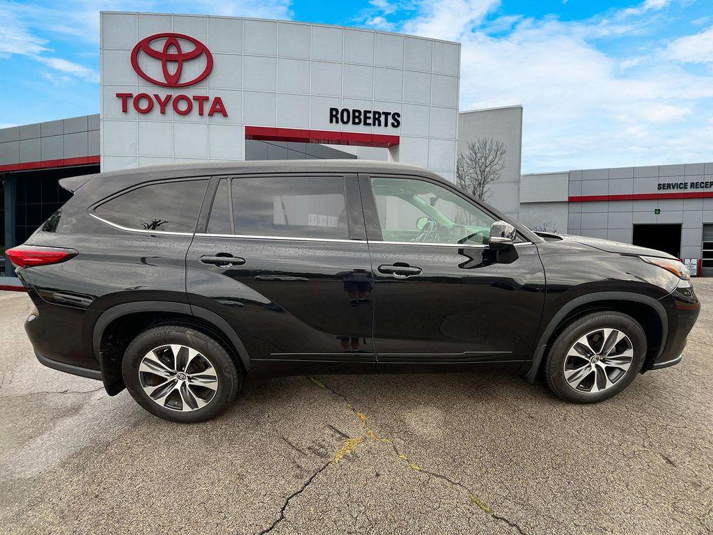 used 2022 Toyota Highlander car, priced at $36,879