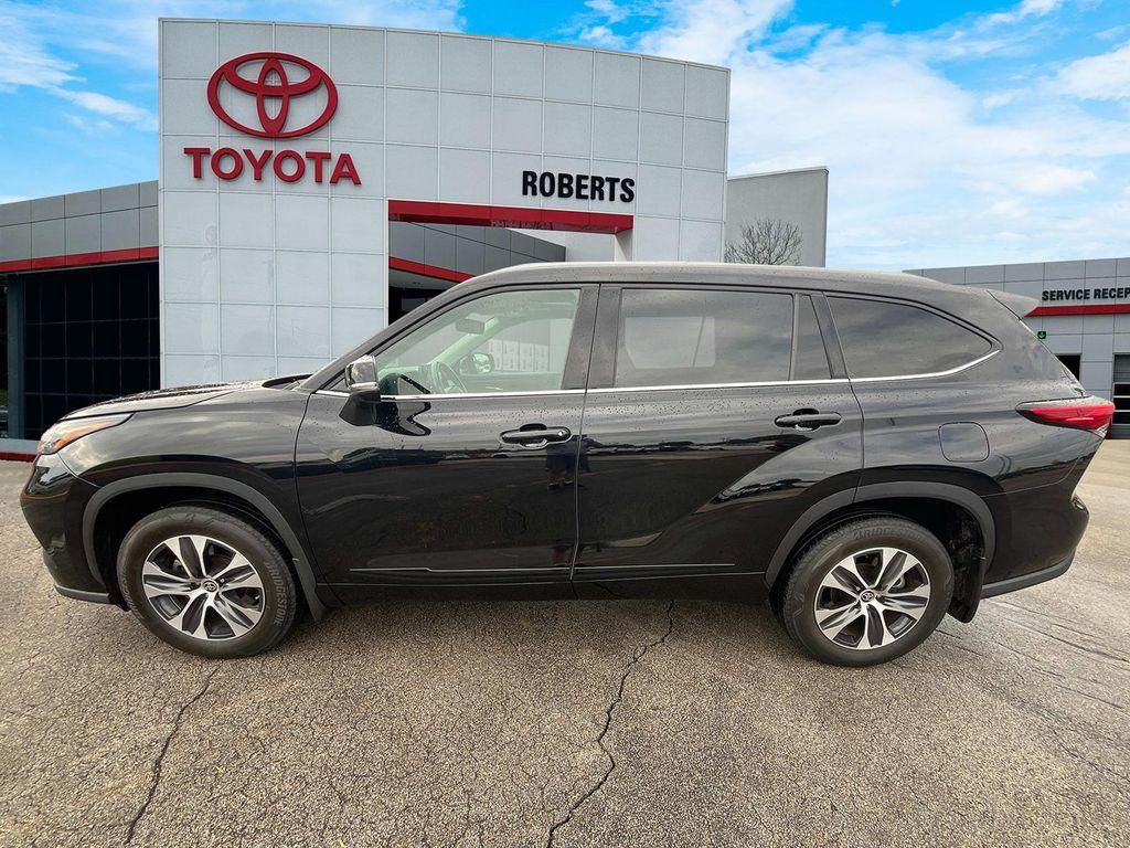 used 2022 Toyota Highlander car, priced at $36,879