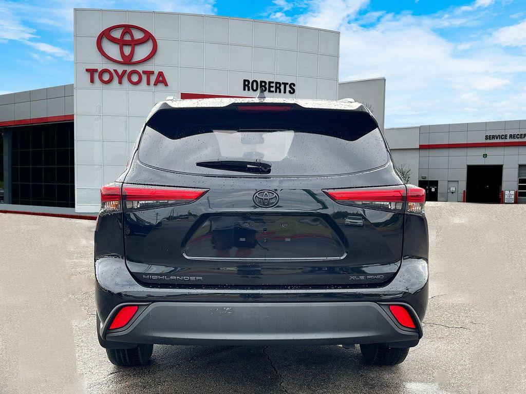 used 2022 Toyota Highlander car, priced at $36,879