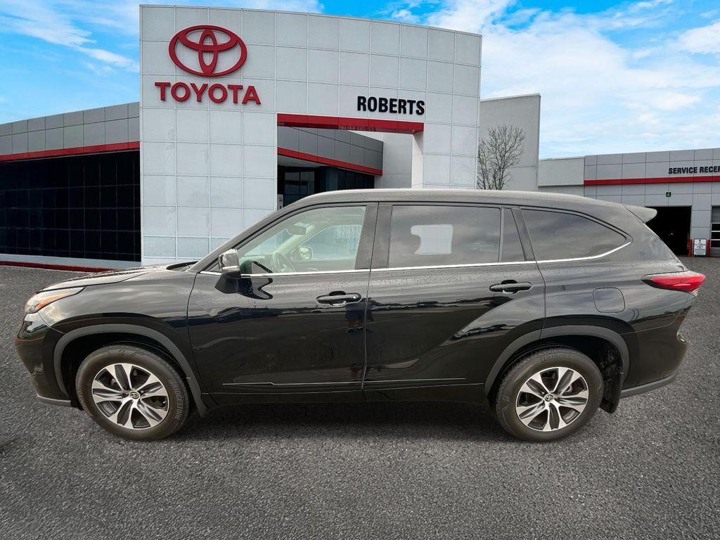 used 2022 Toyota Highlander car, priced at $38,879