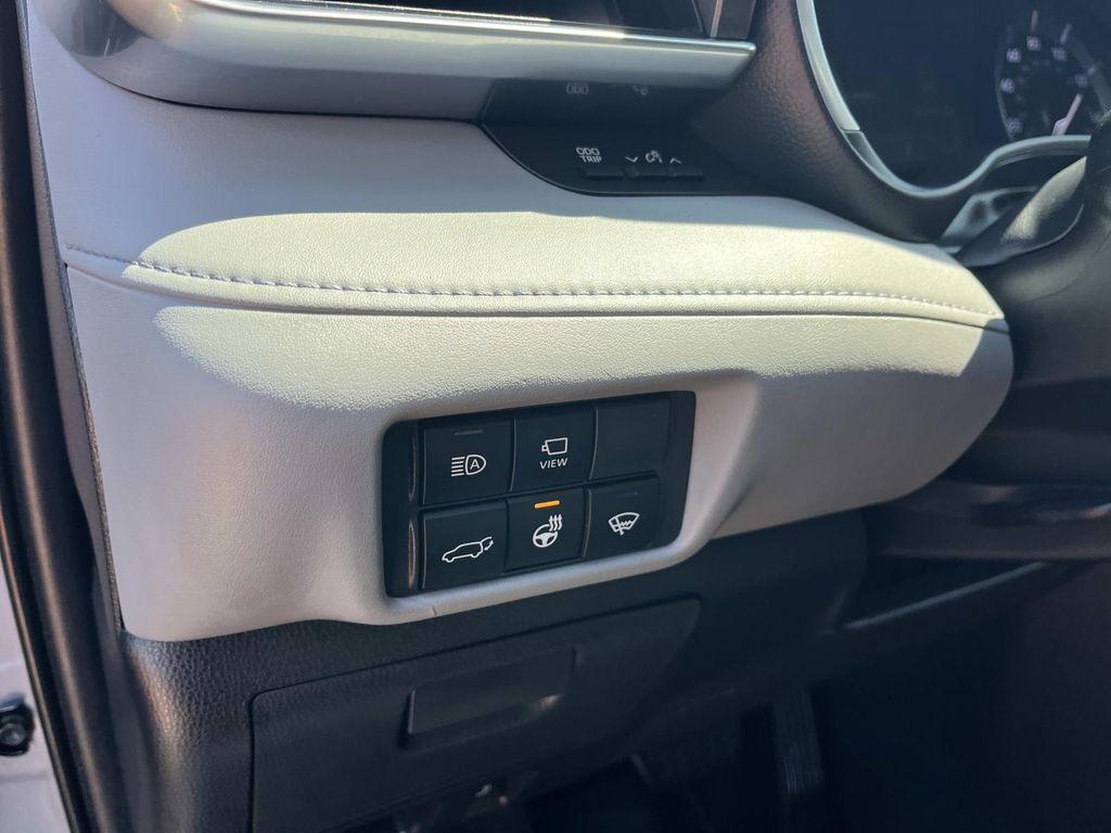used 2020 Toyota Highlander car, priced at $32,900