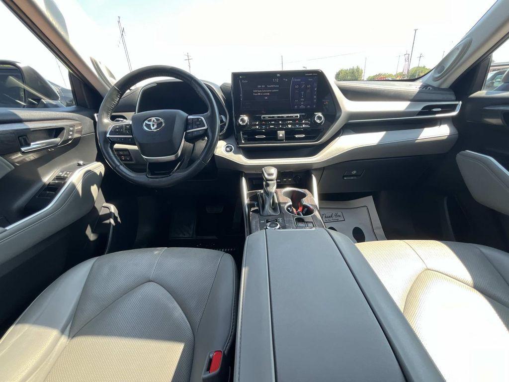 used 2020 Toyota Highlander car, priced at $32,900