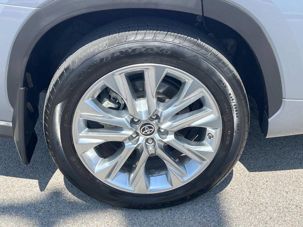 used 2020 Toyota Highlander car, priced at $32,900