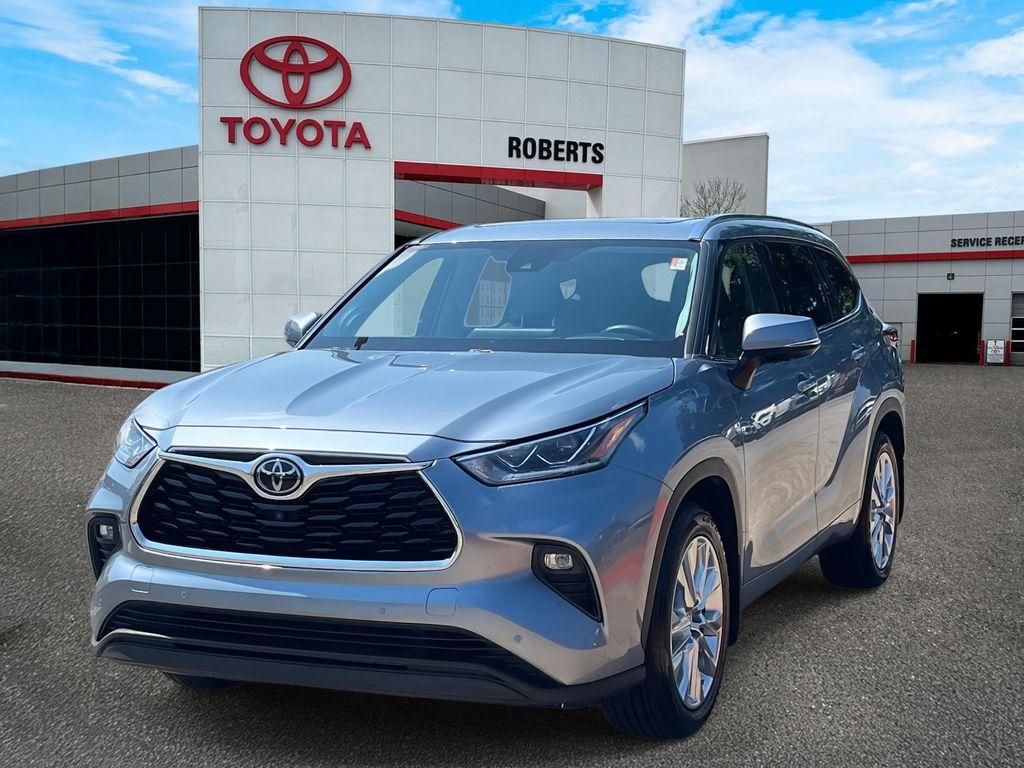 used 2020 Toyota Highlander car, priced at $32,900