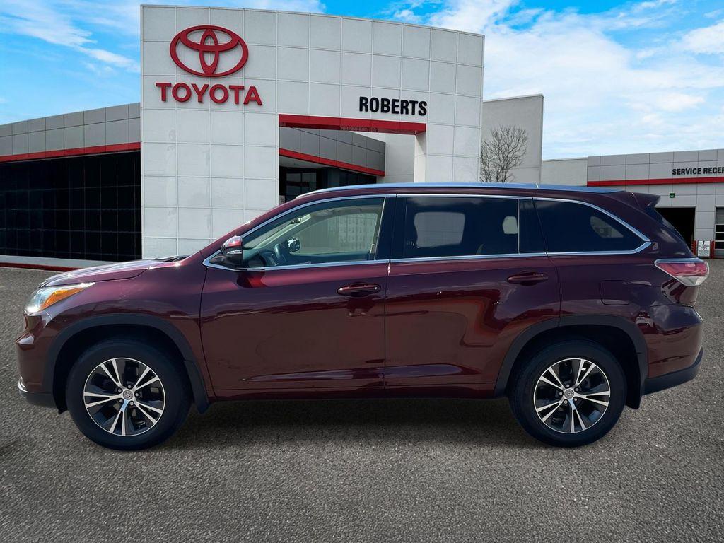 used 2016 Toyota Highlander car, priced at $19,216