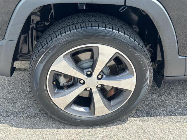 used 2020 Jeep Cherokee car, priced at $15,999