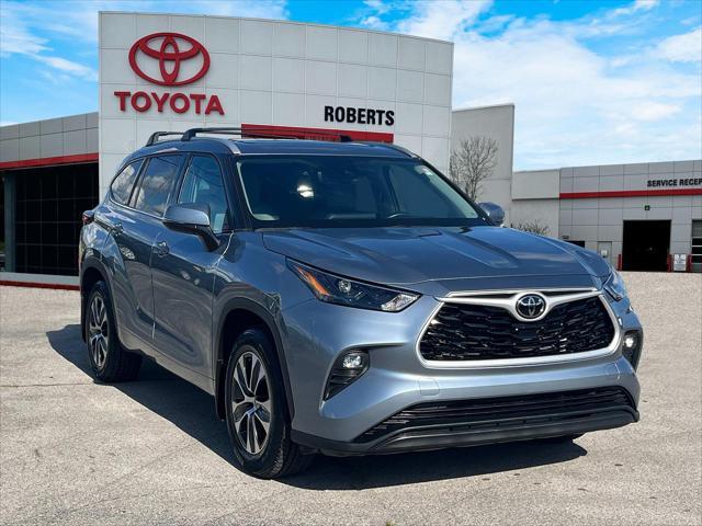 used 2022 Toyota Highlander car, priced at $36,375