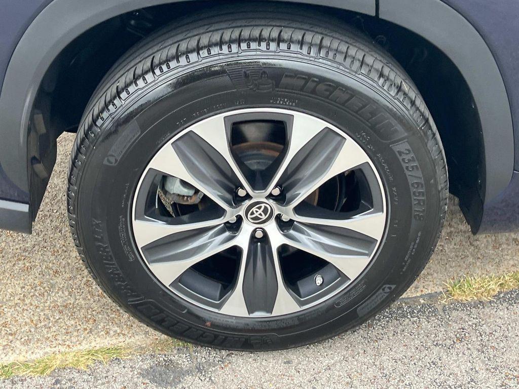 used 2024 Toyota Highlander car, priced at $41,299