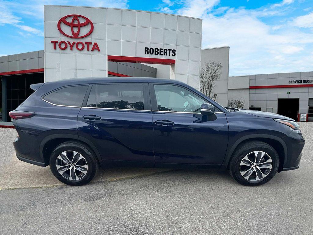 used 2024 Toyota Highlander car, priced at $41,299