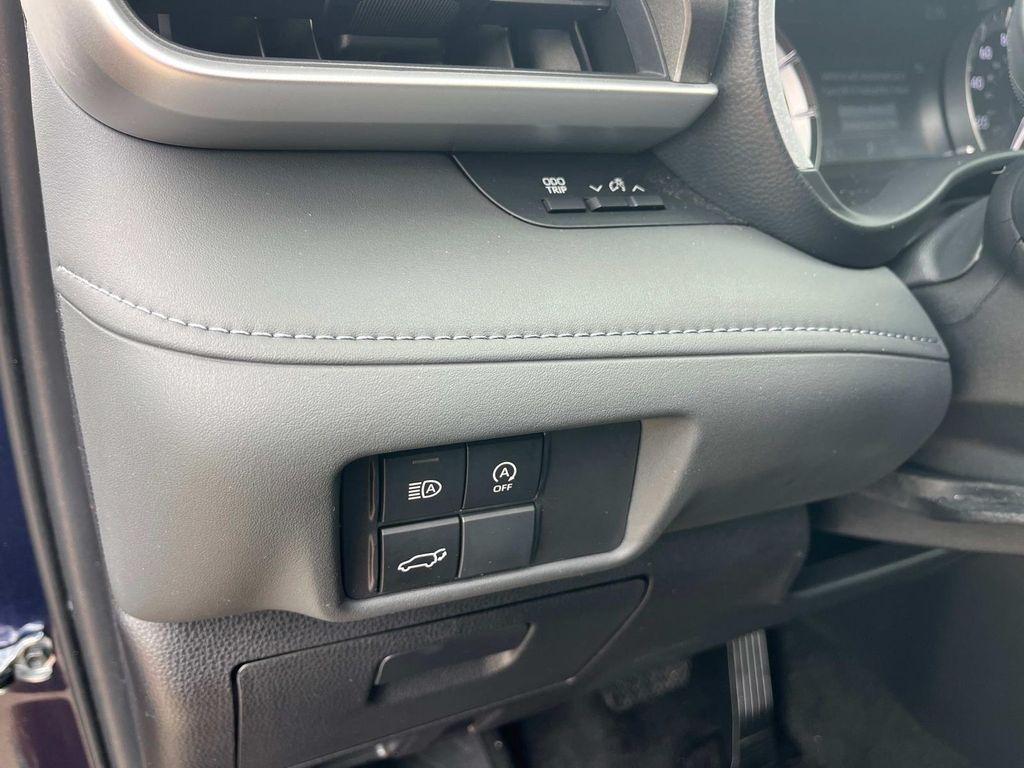 used 2024 Toyota Highlander car, priced at $41,299