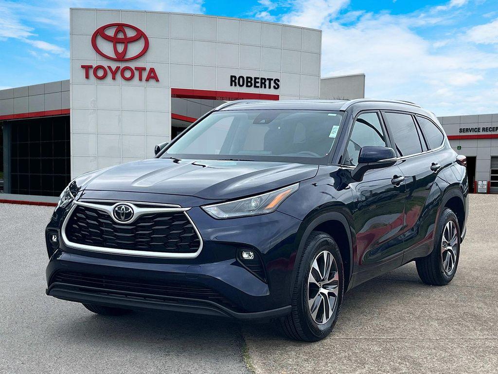 used 2024 Toyota Highlander car, priced at $41,299