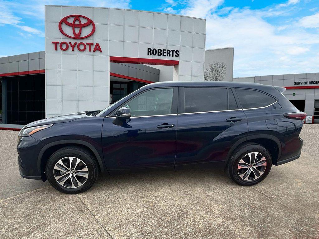 used 2024 Toyota Highlander car, priced at $41,299