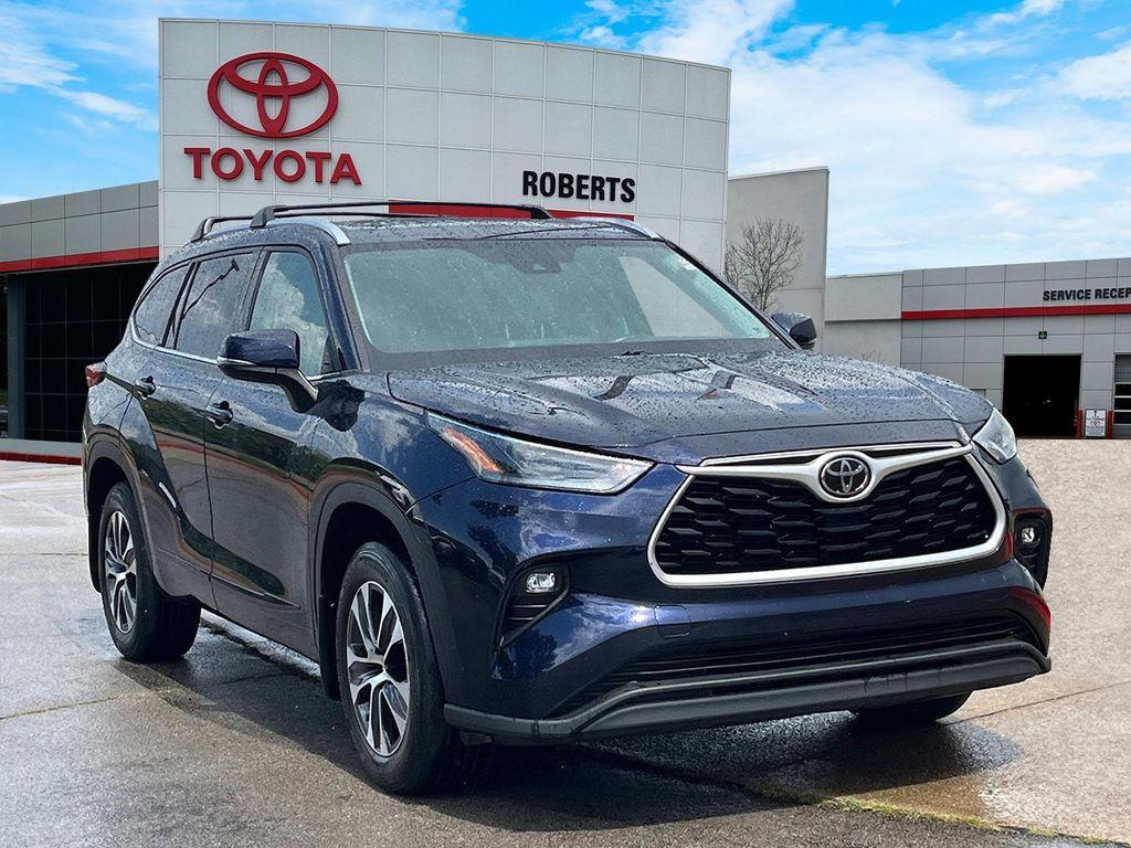 used 2021 Toyota Highlander car, priced at $27,816