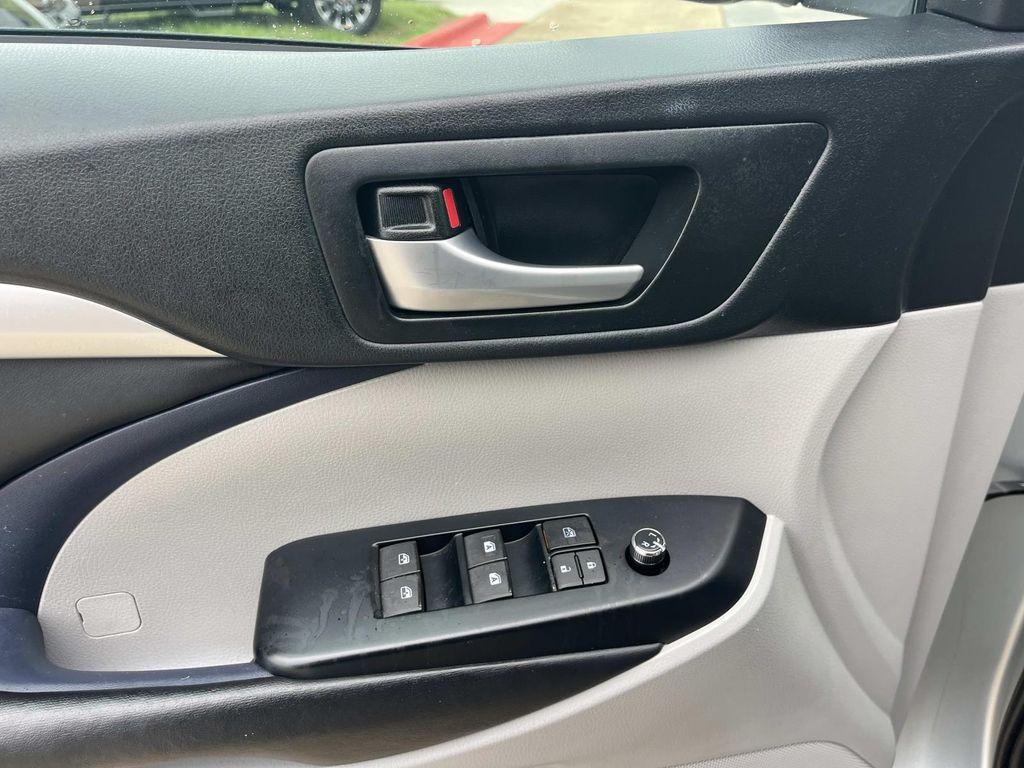 used 2019 Toyota Highlander car, priced at $29,995
