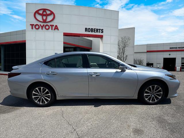 used 2022 Lexus ES 300h car, priced at $35,999