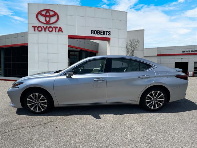 used 2022 Lexus ES 300h car, priced at $35,999